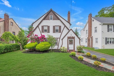 Beach Home Sale Pending in Great Neck, New York