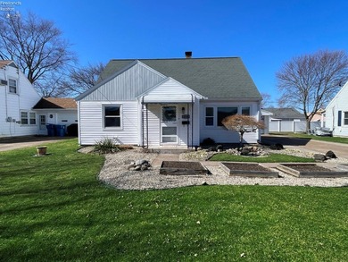 Beach Home Active Under Contract in Port Clinton, Ohio