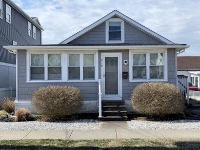 Beach Townhome/Townhouse For Sale in North Wildwood, New Jersey