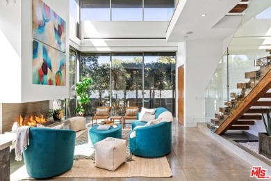 Beach Home For Sale in Venice, California