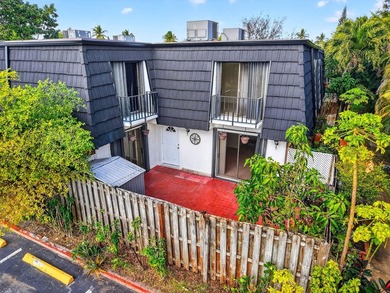 Beach Townhome/Townhouse For Sale in Palm Springs, Florida