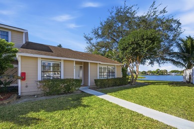 Beach Townhome/Townhouse For Sale in Jupiter, Florida