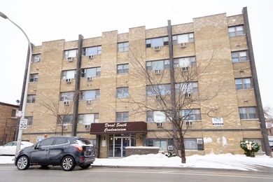 Beach Condo For Sale in Chicago, Illinois