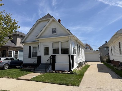 Beach Home For Sale in Racine, Wisconsin