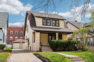 Beach Home For Sale in Shorewood, Wisconsin