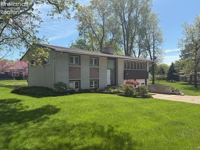 Beach Home For Sale in Port Clinton, Ohio