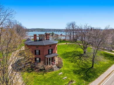 Beach Home For Sale in Wiscasset, Maine