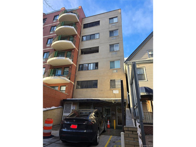 Beach Condo For Sale in Flushing, New York