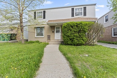 Beach Home For Sale in Shorewood, Wisconsin