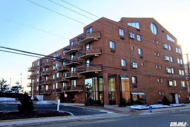 Beach Condo For Sale in Long Beach, New York