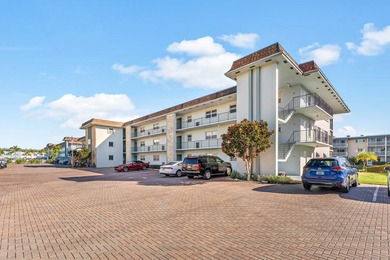 Beach Condo For Sale in North Palm Beach, Florida