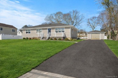 Beach Home For Sale in Mattituck, New York