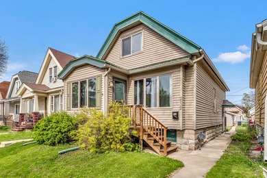Beach Home For Sale in Milwaukee, Wisconsin
