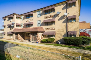 Beach Condo For Sale in Chicago, Illinois