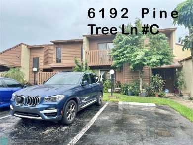 Beach Townhome/Townhouse For Sale in Tamarac, Florida