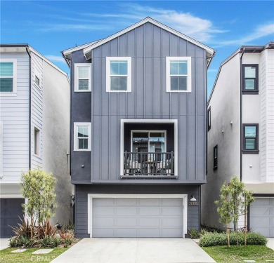 Beach Townhome/Townhouse For Sale in Costa Mesa, California