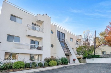 Beach Condo For Sale in Bronx, New York