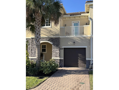 Beach Townhome/Townhouse For Sale in Hobe Sound, Florida