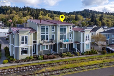 Beach Townhome/Townhouse For Sale in Astoria, Oregon