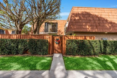 Beach Townhome/Townhouse For Sale in Boynton Beach, Florida