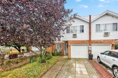 Beach Townhome/Townhouse Sale Pending in Bronx, New York