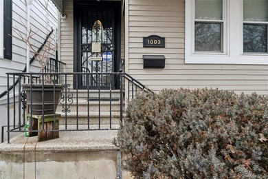 Beach Home Sale Pending in Bronx, New York