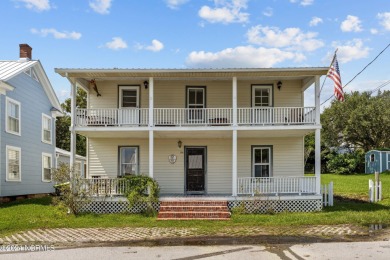 Beach Townhome/Townhouse For Sale in Swansboro, North Carolina