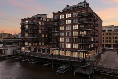 Beach Condo For Sale in Milwaukee, Wisconsin