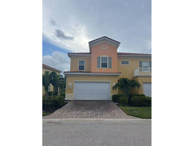 Beach Townhome/Townhouse For Sale in Fort Myers, Florida