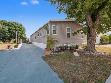 Beach Home For Sale in Boca Raton, Florida