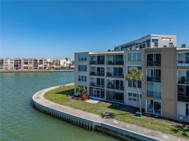 Beach Condo For Sale in South Pasadena, Florida