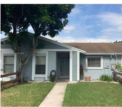 Beach Townhome/Townhouse For Sale in Sunrise, Florida