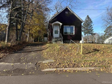 Beach Home Sale Pending in Ironwood, Michigan