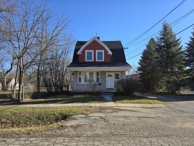 Beach Home Sale Pending in Winthrop Harbor, Illinois