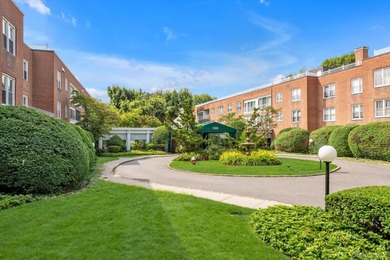 Beach Home Sale Pending in Hewlett, New York