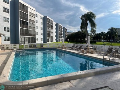 Beach Condo For Sale in Dania, Florida