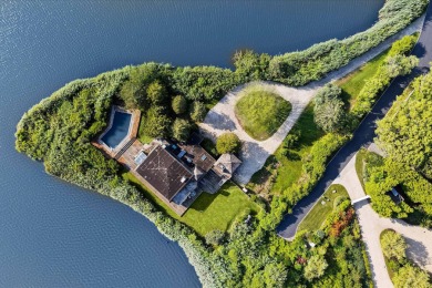 Beach Home For Sale in Water Mill, New York