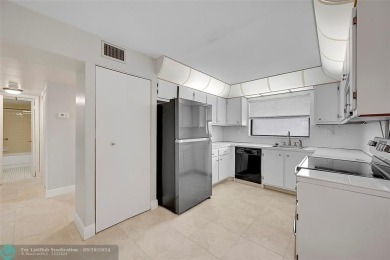 Beach Condo For Sale in Sunrise, Florida