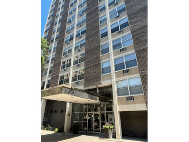 Beach Condo Active Under Contract in Chicago, Illinois