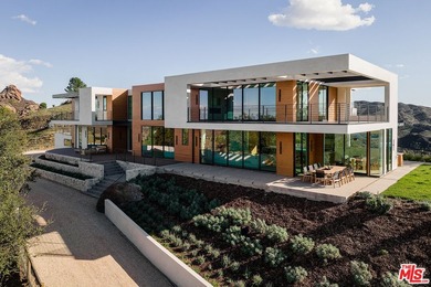 Beach Home For Sale in Malibu, California