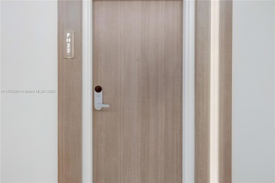 Beach Condo For Sale in Miami Beach, Florida