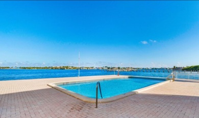 Beach Condo For Sale in Boynton Beach, Florida