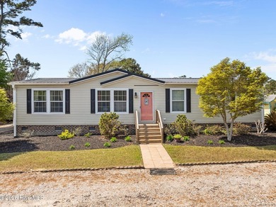 Beach Home For Sale in Beaufort, North Carolina