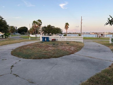 Beach Lot For Sale in Rockport, Texas