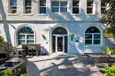 Beach Condo For Sale in Miami Beach, Florida