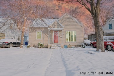 Beach Home Sale Pending in Muskegon, Michigan