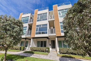 Beach Townhome/Townhouse Sale Pending in St. Petersburg, Florida