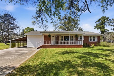 Beach Home For Sale in New Bern, North Carolina