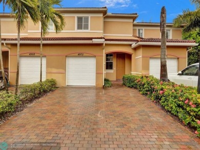 Beach Townhome/Townhouse For Sale in Hollywood, Florida