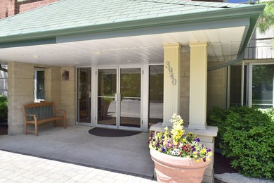 Beach Condo For Sale in Chicago, Illinois